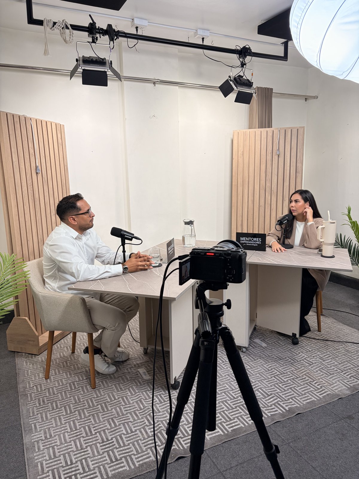 José Andonaire, CTO de Iarvix, durante la grabación del podcast Mentores Emprendedores sobre inteligencia artificial para empresas