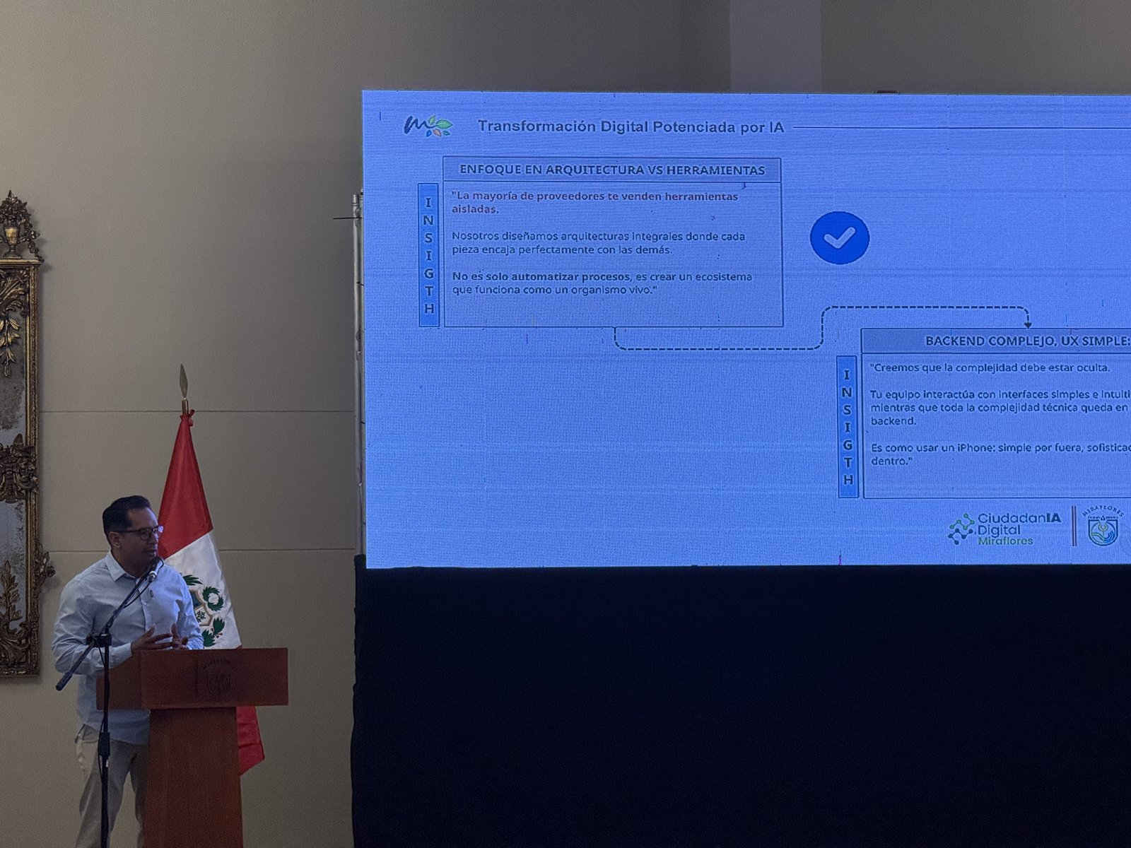José Andonaire durante su exposición sobre transformación digital empresarial en la Municipalidad de Miraflores